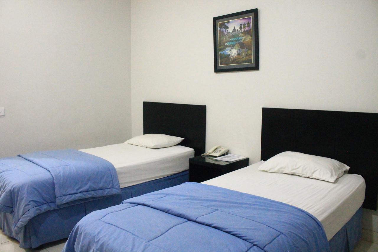 Carica Homestay Surabaya Exterior foto